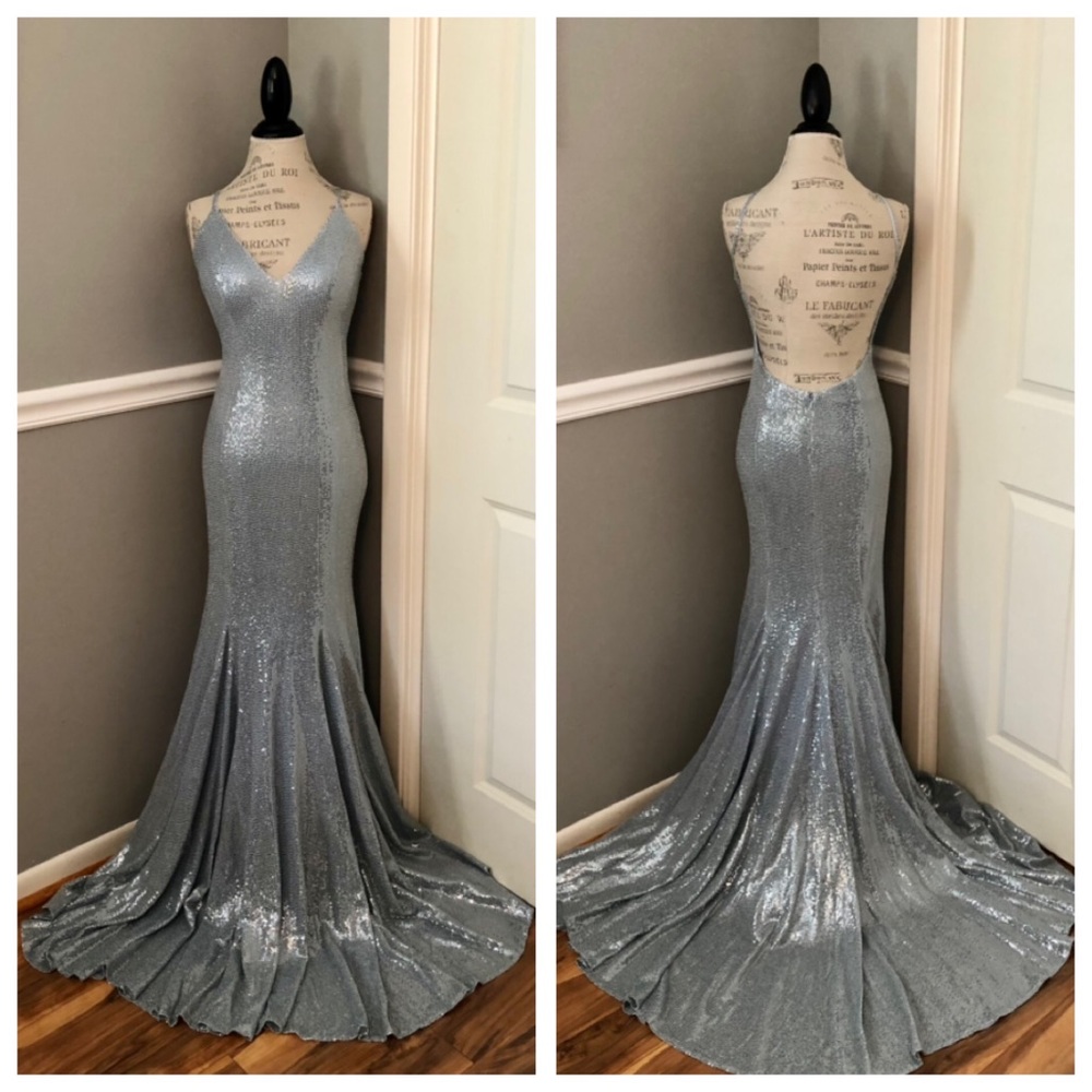 NEW JOVANI SZ 4 METALLIC LIGHT BLUE SEQUINED FORMAL EVENING GOWN